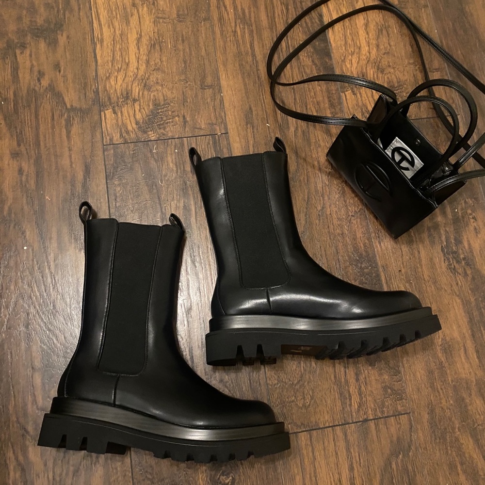 Chunky Chelsea boots